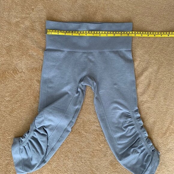 Lululemon Women’s Size 4 Gray In The Flow Crop Compression Leggings Workout - Picture 5 of 10